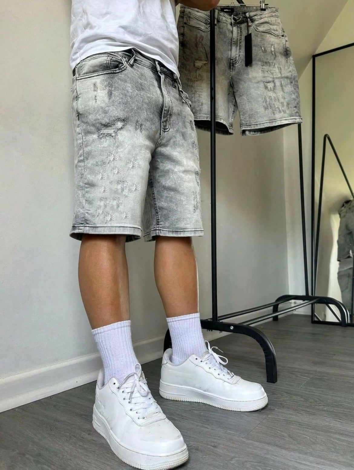 NOVA -Pantaloncini Denim Effetto Used – Comfort & Stile Urban