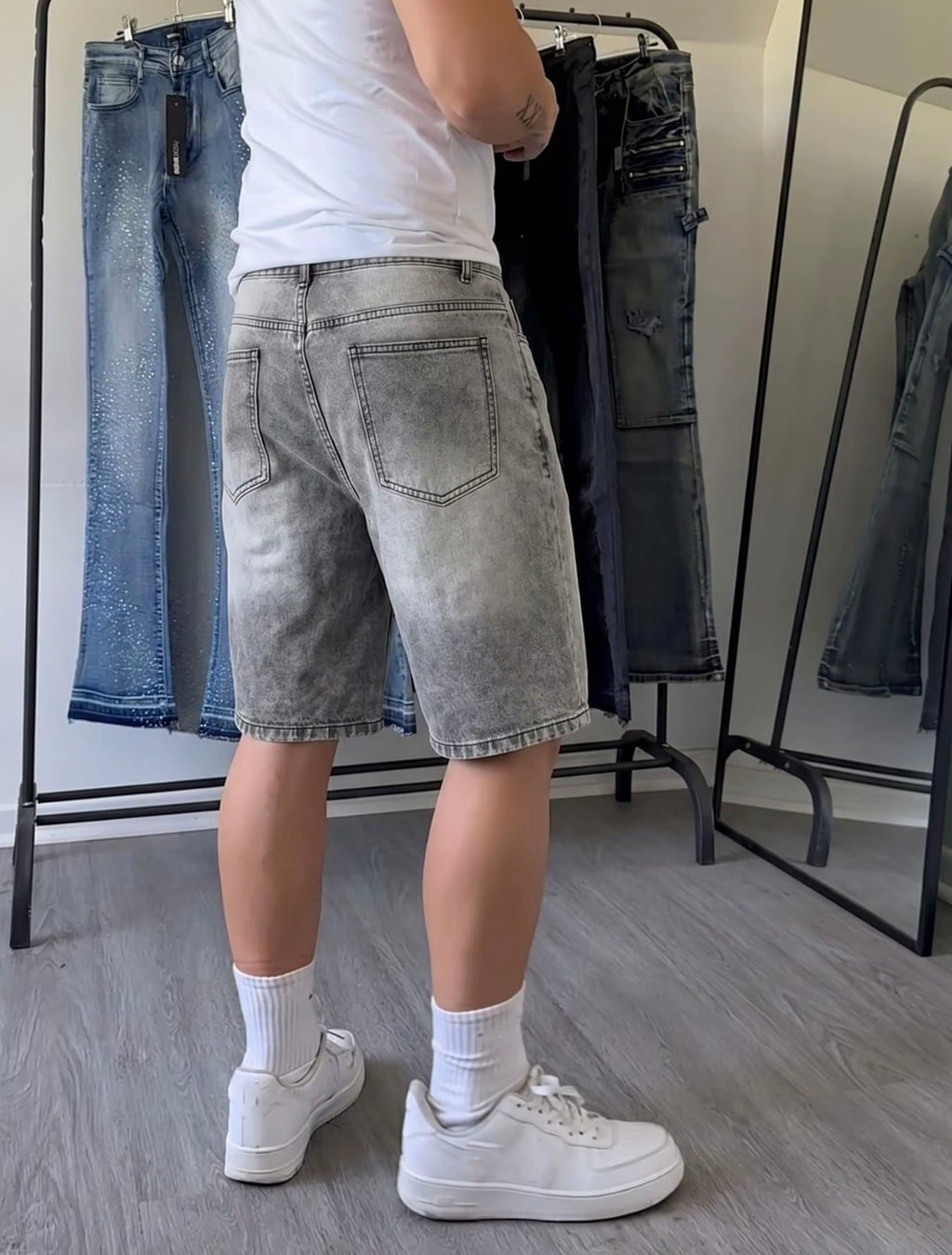 NOVA -Pantaloncini Denim Effetto Used – Comfort & Stile Urban